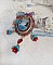 Pendentif broche Scarlet avec cabochon, cristaux, rubans et breloques.