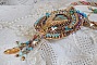 Collier pendentif Cheyenne brod&eacute; tout en rocailles de haute qualit&eacute; avec des pierres semi-pr&eacute;cieuses