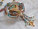 Collier pendentif Cheyenne brod&eacute; tout en rocailles de haute qualit&eacute; avec des pierres semi-pr&eacute;cieuses