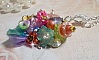 Pendentif Couronne Chic Printani&egrave;re cr&eacute;&eacute; avec diverses fleurs, perles nacr&eacute;es, Murano, cristaux, Am&eacute;thyst et autres avec une cha&icirc;ne en Argent