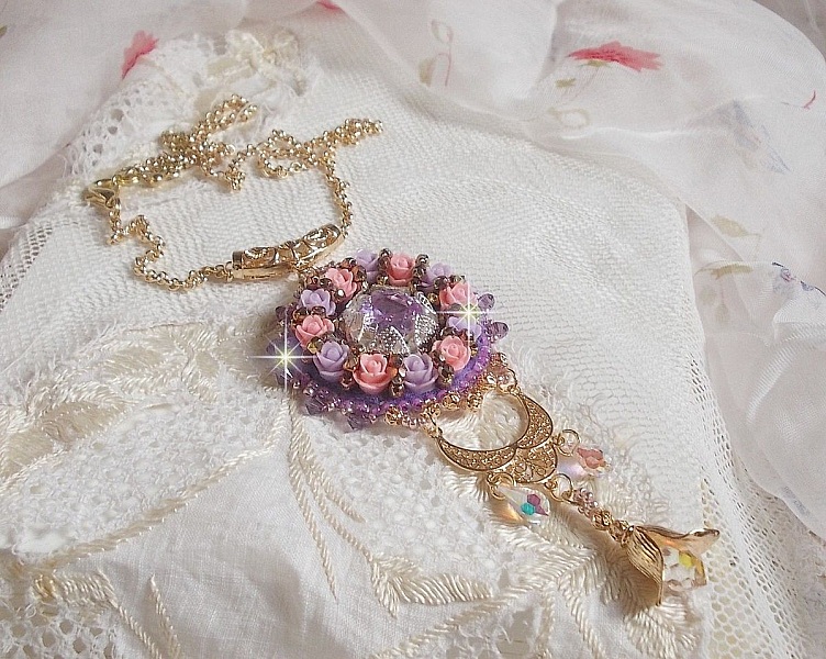  Pendentif Glace Purple brod&eacute; avec perles verre de boh&egrave;me, rocailles Miyuki japonaises, accessoires en laiton perles Cristal Swarovski