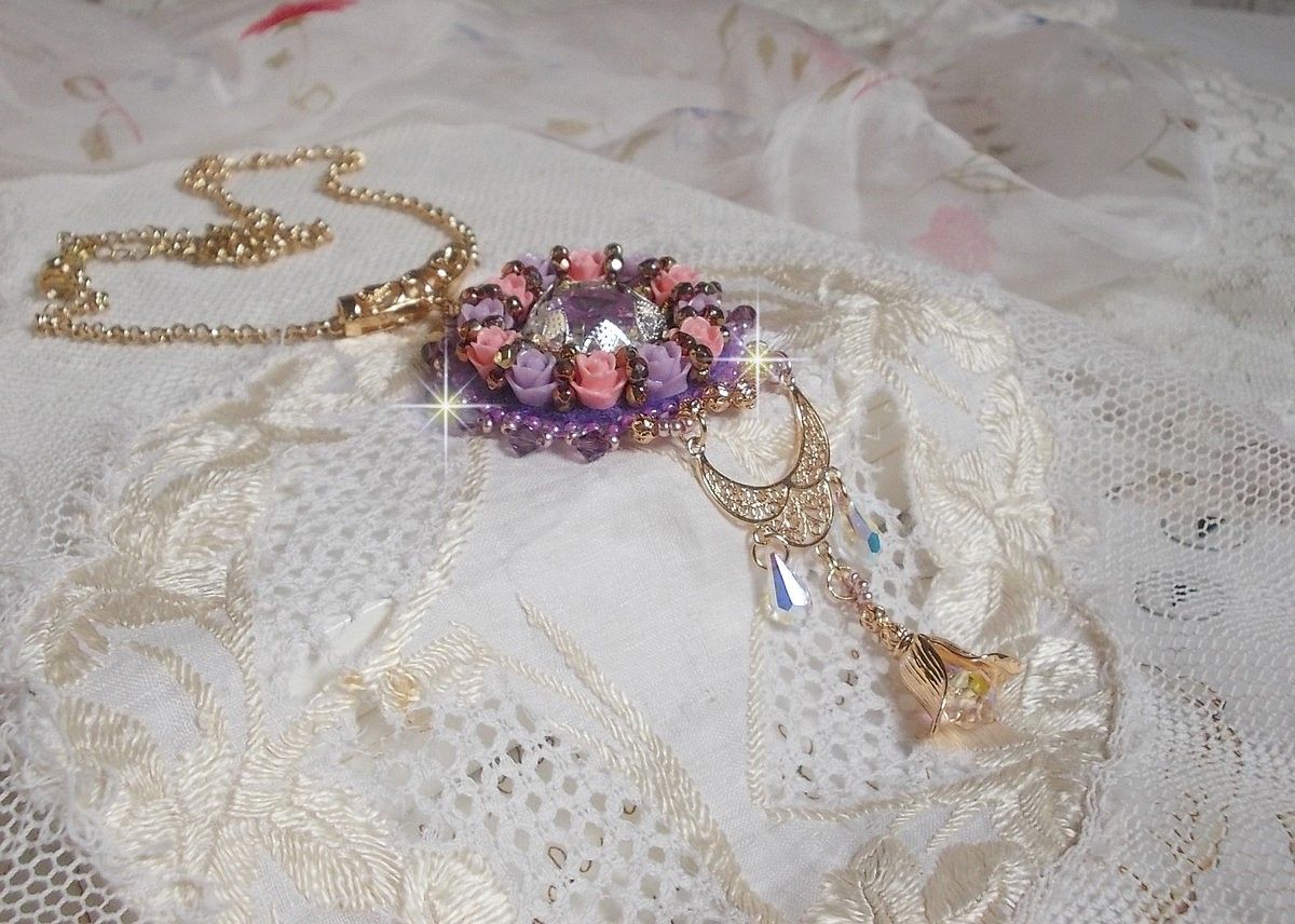  Pendentif Glace Purple brod&eacute; avec perles verre de boh&egrave;me, rocailles Miyuki japonaises, accessoires en laiton perles Cristal Swarovski
