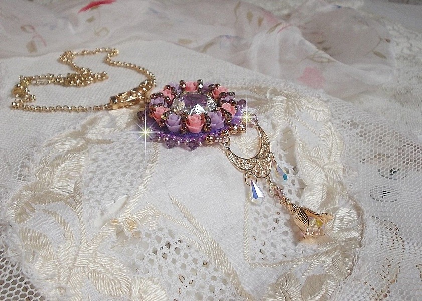  Pendentif Glace Purple brod&eacute; avec perles verre de boh&egrave;me, rocailles Miyuki japonaises, accessoires en laiton perles Cristal Swarovski