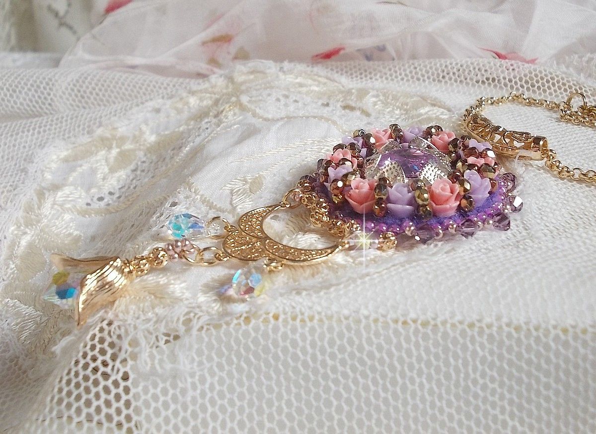  Pendentif Glace Purple brod&eacute; avec perles verre de boh&egrave;me, rocailles Miyuki japonaises, accessoires en laiton perles Cristal Swarovski