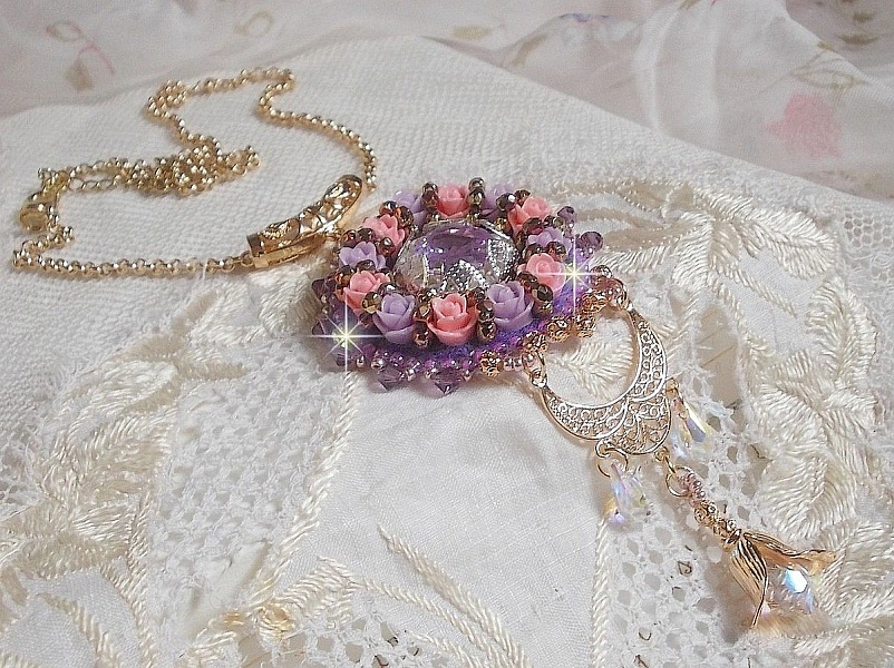  Pendentif Glace Purple brod&eacute; avec perles verre de boh&egrave;me, rocailles Miyuki japonaises, accessoires en laiton perles Cristal Swarovski