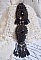 Pendentif Habit Noir pour un style Vintage est brod&eacute; avec une pierre de Gemme : l&rsquo;Onyx Noir &agrave; laquelle s&rsquo;ajoute des cristaux, dagues, perles, facettes et rocailles en Verre. Belle harmonie !