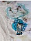 Pendentif Mademoiselle au style r&eacute;tro avec cabochon d&rsquo;une femme souriante, orn&eacute; d&rsquo;un ruban de soie Bleu, cristaux, perles verre : rocailles et roses, coupelles et cha&icirc;ne Argent 925/1000