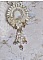 Pendentif Nuages Blancs brod&eacute; avec fleurs en r&eacute;sine, cabochon verre, perles de Jade, dentelle et perles cristal Swarovski