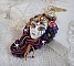 Pendentif La Passionn&eacute;e de Venise brod&eacute; avec un ruban de Soie Shibori, des perles Sugilite semi-pr&eacute;cieuses, des cristaux et diverses perles