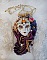 Pendentif La Passionn&eacute;e de Venise brod&eacute; avec un ruban de Soie Shibori, des perles Sugilite semi-pr&eacute;cieuses, des cristaux et diverses perles