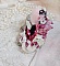 Pendentif Pink brod&eacute; avec ruban de soie, fleurs cloches en verre, rocailles, &eacute;cusson et pompons fourrure vison 