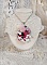 Pendentif Pink brod&eacute; avec ruban de soie, fleurs cloches en verre, rocailles, &eacute;cusson et pompons fourrure vison 