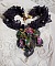 Pendentif Po&eacute;sie de Fleurs Haute-Couture brod&eacute; avec des fleurs en porcelaine, de la dentelle violine tr&egrave;s ancienne, des cristaux, des rocailles avec des accessoires en argent 925 et en plaqu&eacute; Or