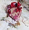 Pendentif Pretty Lady brod&eacute; avec ruban de soie, cabochon ovale r&eacute;sine, perles cristal Swarovski, perles verre et cha&icirc;ne plaqu&eacute; or