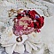 Pendentif Pretty Lady brod&eacute; avec ruban de soie, cabochon ovale r&eacute;sine, perles cristal Swarovski, perles verre et cha&icirc;ne plaqu&eacute; or