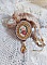 Pendentif Reflets de Ros&eacute;e brod&eacute; avec cabochon r&eacute;sine, dentelle ancienne, chatons, gouttes Crystal, perles verres et rocailles