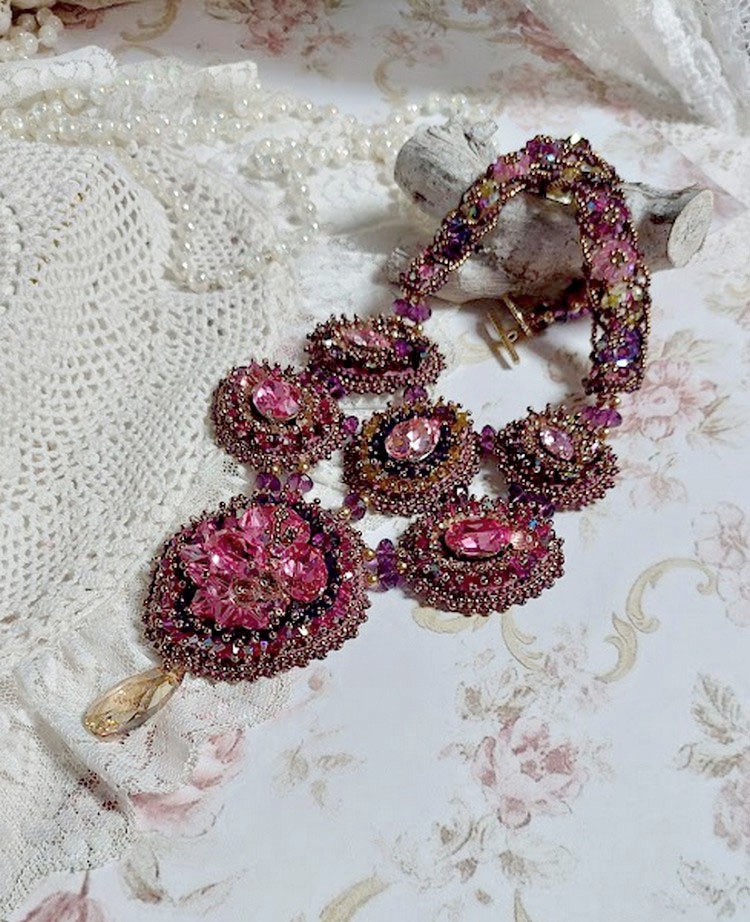 Plastron Crystal Majestic Haute Couture brod&eacute; avec des perles cristal Swarovski, perles verre de boh&egrave;me et rocailles 
