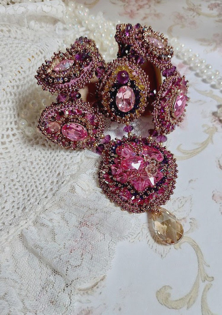 Plastron Crystal Majestic Haute Couture brod&eacute; avec des perles cristal Swarovski, perles verre de boh&egrave;me et rocailles 