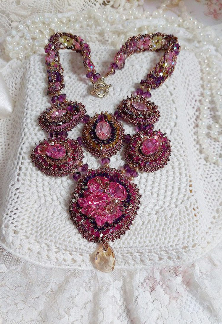 Plastron Crystal Majestic Haute Couture brod&eacute; avec des perles cristal Swarovski, perles verre de boh&egrave;me et rocailles 