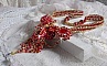 Plastron Rubis haute Couture brod&eacute; avec des cabochons : l&rsquo;Agate et le Corail Rouge, cristaux : fleurs, gouttes, toupies, fleurs, perles en R&eacute;sine et Verre, rocailles,  calottes et perles filigran&eacute;es