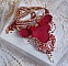 Plastron Rubis haute Couture brod&eacute; avec des cabochons : l&rsquo;Agate et le Corail Rouge, cristaux : fleurs, gouttes, toupies, fleurs, perles en R&eacute;sine et Verre, rocailles,  calottes et perles filigran&eacute;es