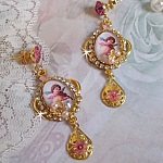 BO Anges Musiciens avec cabochons ovales en verre, strass, cristaux et estampes Dor&eacute;es