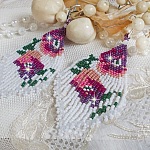 BO Fleurs de Cerisier mont&eacute;es aux rocailles de qualit&eacute; en verre. Couleurs : Blanc, Rose, Fuchsia, Violet et Vert. S&rsquo;ajoute aux rocailles des toupies Blanches Opaques avec des crochets en Argent 925.