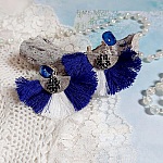 BO Navy Blue and White mont&eacute;es avec pompons, breloques &eacute;maill&eacute;es, puces argent 925/1000 et cristaux