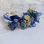 Bracelet Cara Royal Soleil brod&eacute; avec dentelle, sequins, fleurs peintes &agrave; la main, rondes et perles Cristal Swarovski