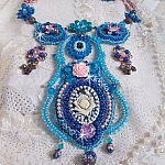 Plastron Belle Epoque, Haute-Couture brod&eacute; avec des Cristaux de Swarovski et diverses belles perles