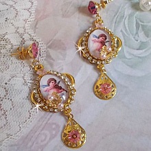 BO Anges Musiciens avec cabochons ovales en verre, strass, cristaux et estampes Dor&eacute;es
