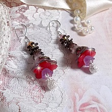 BO Myst&egrave;res d&rsquo;Antan mont&eacute;es avec fleurs r&eacute;sines, breloques gouttes, Quartz Rose et crochets argent 925