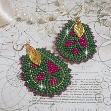 BO Vert Sauge  mont&eacute;es avec des rocailles en Verre sur des supports gouttes, breloques et  crochets d'oreilles Gold filled 14 carats