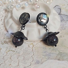 BO P&eacute;pites mont&eacute;es avec fleurs frostesd, perles verres, cabochons r&eacute;sines et puces d'oreilles en m&eacute;tal