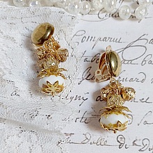  BO Lumi&egrave;re Opale White cr&eacute;&eacute;es avec perles verres, perles de gemme et clips en laiton dor&eacute;