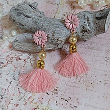 BO Baby Pink mont&eacute;es avec pompons, coquilles, perles rondes nacr&eacute;es cristal Swarovski et puces marguerites
