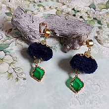 BO Nuit de folies mont&eacute;es avec pompons ronds, pendentifs &eacute;poxy, perles aventurine, dormeuses laiton