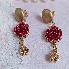 BO Lya Roses compos&eacute;es de breloques laitons, pendentifs avec roses m&eacute;tal, perles verres et clous en laiton