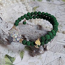 Bracelet Couronne Emeraude avec pierres de lave teint&eacute;e, perles cristal Swarovski et breloque arbre de vie m&eacute;tal