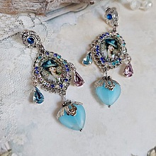 BO Infiniment Bleut&eacute; cr&eacute;&eacute;es avec cabochons verres, perles facett&eacute;es et perles Cristal Swarovski.