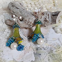 BO Regard Scintillant cr&eacute;&eacute;es avec fleurs acryliques, rondes en r&eacute;sine, cha&icirc;ne laiton et perles Cristal Swarovski