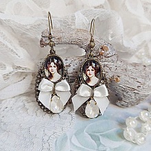 BO Charme Shabby Chic cr&eacute;&eacute;es avec perles Cristal Swarovski, cabochons loupes, strass, crochets laitons