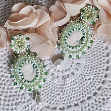 BO S&eacute;duction Charme victoriennes brod&eacute;es avec des cabochons fait main en r&eacute;sine portrait de femme