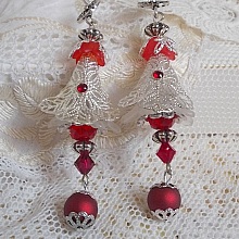 BO Tendre Rouge avec des Cristaux de Swarovski, des perles rondes facett&eacute;es et des crochets d'oreille en argent 925/1000