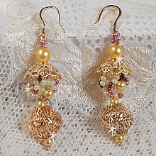 BO La Petite Robe Jaune mont&eacute;es avec rocailles, perles rondes nacr&eacute;es en Cristal, perles, coupelles Laiton et Plaqu&eacute; Or