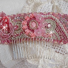 Peigne Magnolia brod&eacute; avec perles Cristal de Swarovski, fleurs r&eacute;sine, rocailles verre, strass