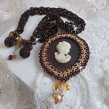 Collier pendentif Souvenir Eternel cr&eacute;e avec des perles de qualit&eacute;