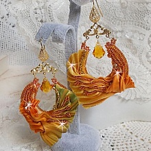 BO Rumba brod&eacute;es avec des Cristaux de Swarovski, des facettes, des perles nacr&eacute;es et des intercalaires sur un ruban de soie ( le Shibori)