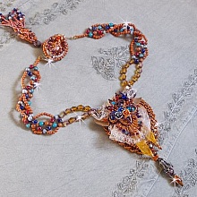 Collier Chic Boho Ethnique Les R&ecirc;ves d'Acapulco, brod&eacute; avec des Cristaux de Swarovski et cuir.