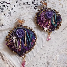 BO La Passionn&eacute;e de Venise brod&eacute;es avec un ruban de soie Purple, des Cristaux de Swarovski et des rocailles Miyuki